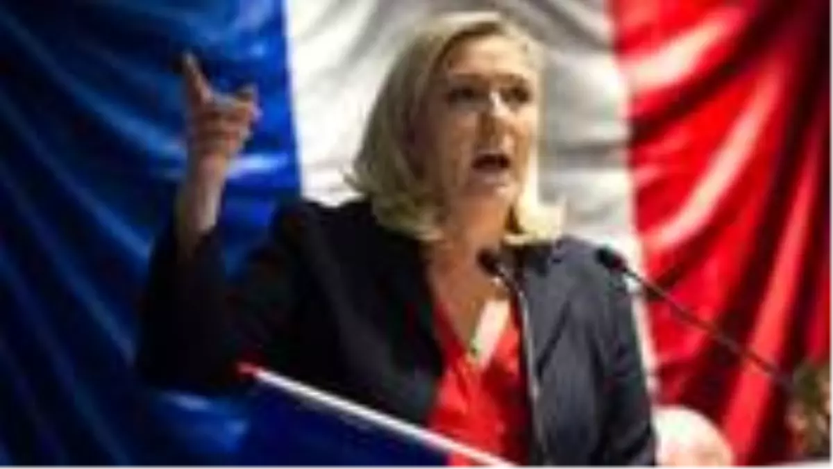 Fransa bir kez daha İslam'ı hedef aldı! Aşırı sağcı liderden 'Başörtüsü yasaklansın' çağrısı