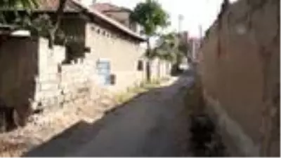 Geri manevra yapan babasının kullandığı aracın altında kalan çocuk öldü Geri manevra yapan babasının kullandığı aracın altında kalan çocuk öldü