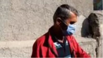 Geri manevra yapan babasının kullandığı aracın altında kalan çocuk öldü Geri manevra yapan babasının kullandığı aracın altında kalan çocuk öldü