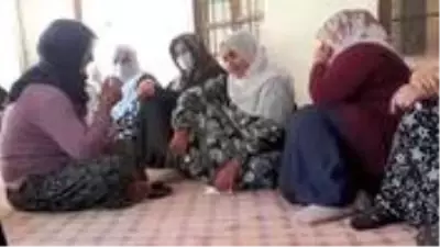 Gözü gibi büyüttüğü iki evladından biri mezara diğeri hapse girdi! Melek'in annesinin ağıtları köyü inletti Gözü gibi büyüttüğü iki evladından biri mezara diğeri hapse girdi! Melek'in annesinin ağıtları köyü inletti
