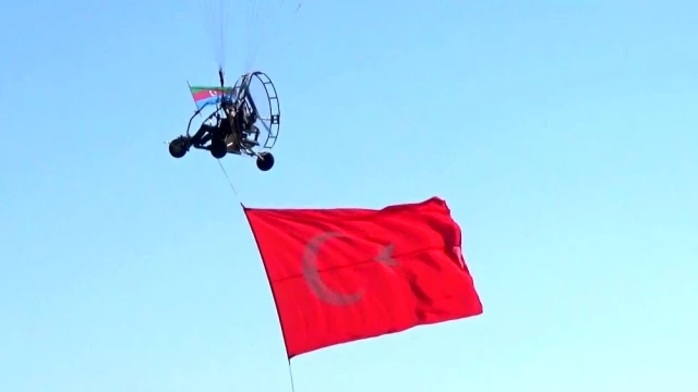 Havacılardan Azerbaycan'a gökyüzünde destek