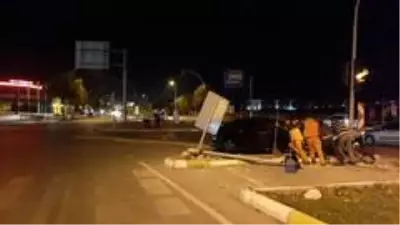 İki otomobil çarpıştı: 1 yaralı İki otomobil çarpıştı: 1 yaralı