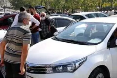 İkinci el araba fiyatlarındaki artışı fırsata çevirmek isteyen araç sahipleri oto pazarlarına akın etti İkinci el araba fiyatlarındaki artışı fırsata çevirmek isteyen araç sahipleri oto pazarlarına akın etti