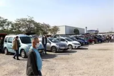 İkinci el araba fiyatlarındaki artışı fırsata çevirmek isteyen araç sahipleri oto pazarlarına akın etti İkinci el araba fiyatlarındaki artışı fırsata çevirmek isteyen araç sahipleri oto pazarlarına akın etti