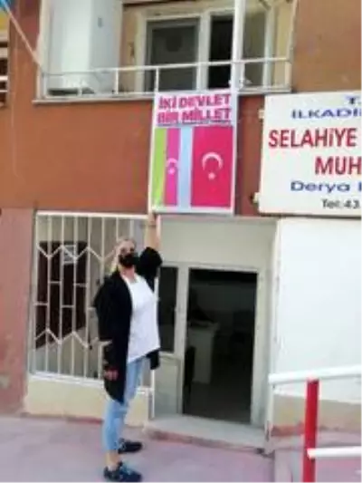 İlkadım Belediyesi'nden muhtarlara Azerbaycan bayrağı İlkadım Belediyesi'nden muhtarlara Azerbaycan bayrağı