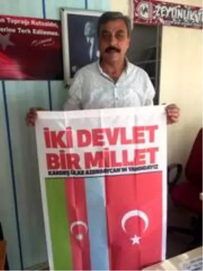 İlkadım Belediyesi'nden muhtarlara Azerbaycan bayrağı İlkadım Belediyesi'nden muhtarlara Azerbaycan bayrağı