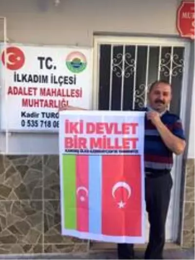 İlkadım Belediyesi'nden muhtarlara Azerbaycan bayrağı İlkadım Belediyesi'nden muhtarlara Azerbaycan bayrağı