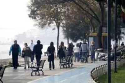 İstanbul sahillerinde maskesiz ve sosyal mesafesiz yoğunluk İstanbul sahillerinde maskesiz ve sosyal mesafesiz yoğunluk
