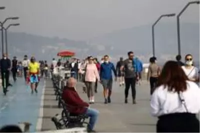 İstanbul sahillerinde maskesiz ve sosyal mesafesiz yoğunluk İstanbul sahillerinde maskesiz ve sosyal mesafesiz yoğunluk