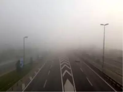 İstanbullular güne sisli bir havayla uyandı İstanbullular güne sisli bir havayla uyandı