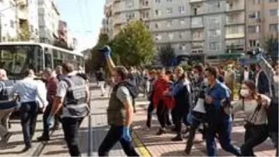 İzinsiz basın açıklaması yapmak isteyen gruba polis engeli İzinsiz basın açıklaması yapmak isteyen gruba polis engeli