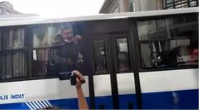 İzinsiz basın açıklaması yapmak isteyen gruba polis engeli İzinsiz basın açıklaması yapmak isteyen gruba polis engeli
