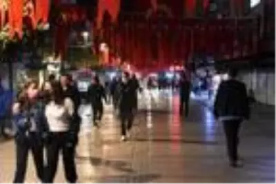 İzmir'de koronavirüs tedbirleri unutuldu, çevre duyarsızlığı şaşırttı İzmir'de koronavirüs tedbirleri unutuldu, çevre duyarsızlığı şaşırttı