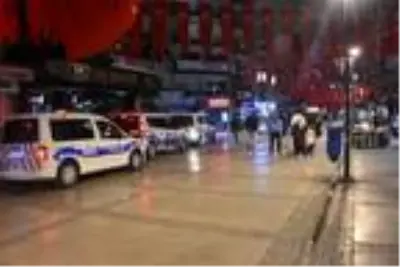 İzmir'de koronavirüs tedbirleri unutuldu, çevre duyarsızlığı şaşırttı İzmir'de koronavirüs tedbirleri unutuldu, çevre duyarsızlığı şaşırttı
