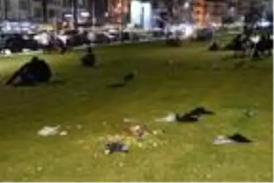 İzmir'de koronavirüs tedbirleri unutuldu, çevre duyarsızlığı şaşırttı İzmir'de koronavirüs tedbirleri unutuldu, çevre duyarsızlığı şaşırttı