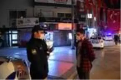 İzmir'de koronavirüs tedbirleri unutuldu, çevre duyarsızlığı şaşırttı İzmir'de koronavirüs tedbirleri unutuldu, çevre duyarsızlığı şaşırttı