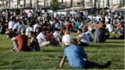 İzmir'de koronavirüs vaka sayısı son 10 günde ikiye katlandı İzmir'de koronavirüs vaka sayısı son 10 günde ikiye katlandı