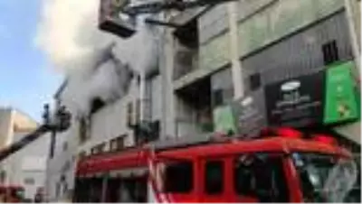 Kağıthane'de iş yerinde çıkan yangın söndürüldü Kağıthane'de iş yerinde çıkan yangın söndürüldü