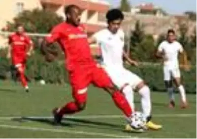 Kayserispor, U19 takımı ile hazırlık maçı yaptı Kayserispor, U19 takımı ile hazırlık maçı yaptı