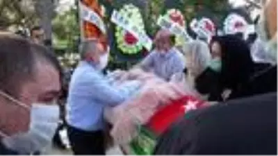 Son dakika haberi... Kazada ölen anne kız gözyaşları arasında toprağa verildi Son dakika haberi... Kazada ölen anne kız gözyaşları arasında toprağa verildi