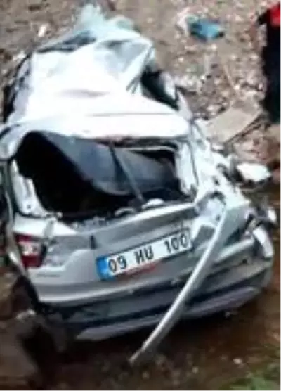 Son dakika haberi... Kazada ölen anne kız gözyaşları arasında toprağa verildi Son dakika haberi... Kazada ölen anne kız gözyaşları arasında toprağa verildi