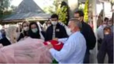 Son dakika haberi... Kazada ölen anne kız gözyaşları arasında toprağa verildi Son dakika haberi... Kazada ölen anne kız gözyaşları arasında toprağa verildi