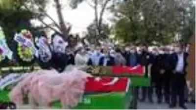 Son dakika haberi... Kazada ölen anne kız gözyaşları arasında toprağa verildi Son dakika haberi... Kazada ölen anne kız gözyaşları arasında toprağa verildi
