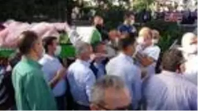 Son dakika haberi... Kazada ölen anne kız gözyaşları arasında toprağa verildi Son dakika haberi... Kazada ölen anne kız gözyaşları arasında toprağa verildi
