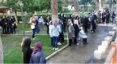 Son dakika haberi... Kazada ölen anne kız gözyaşları arasında toprağa verildi Son dakika haberi... Kazada ölen anne kız gözyaşları arasında toprağa verildi