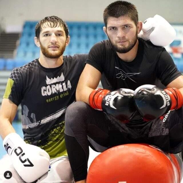 Khabib Nurmagomedov, Justin Gaethje'yi mağlup ederek profesyonel dövüş hayatını sonlandırdı Khabib Nurmagomedov, Justin Gaethje'yi mağlup ederek profesyonel dövüş hayatını sonlandırdı