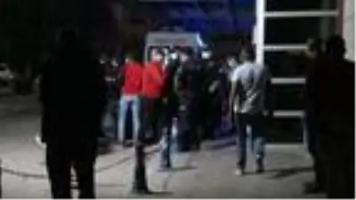 Son dakika! Kilis'te husumetli iki aile arasında silahlı- taşlı- sopalı kavga: 8 yaralı Son dakika! Kilis'te husumetli iki aile arasında silahlı- taşlı- sopalı kavga: 8 yaralı