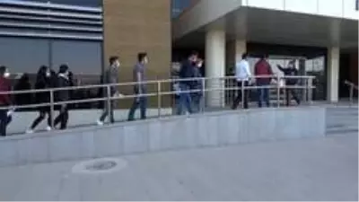 KPSS sınavına geç kalınca içeri alınmadılar KPSS sınavına geç kalınca içeri alınmadılar
