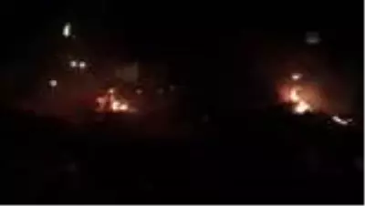 Son dakika haberi! Bolu'da bir köy evinde çıkan ve çevredeki evlere de sıçrayan yangın söndürüldü Son dakika haberi! Bolu'da bir köy evinde çıkan ve çevredeki evlere de sıçrayan yangın söndürüldü