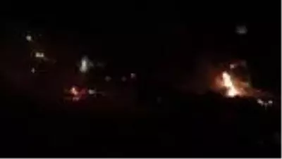 Son dakika haberi! Bolu'da bir köy evinde çıkan ve çevredeki evlere de sıçrayan yangın söndürüldü Son dakika haberi! Bolu'da bir köy evinde çıkan ve çevredeki evlere de sıçrayan yangın söndürüldü