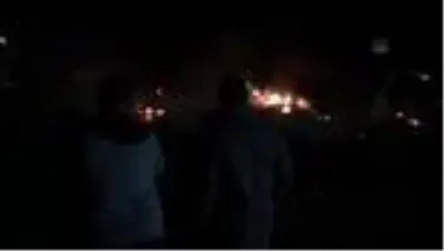Son dakika haberi! Bolu'da bir köy evinde çıkan ve çevredeki evlere de sıçrayan yangın söndürüldü Son dakika haberi! Bolu'da bir köy evinde çıkan ve çevredeki evlere de sıçrayan yangın söndürüldü