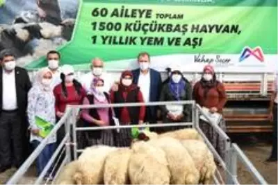 Mersin'de 60 üreticiye bin 500 küçükbaş hayvan desteği sağlandı Mersin'de 60 üreticiye bin 500 küçükbaş hayvan desteği sağlandı