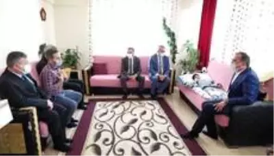Milletvekili Ceylan engelli çocuğa protez hediye etti Milletvekili Ceylan engelli çocuğa protez hediye etti