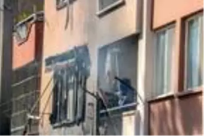 Mobilya atölyesi ve deposu alev alev yandı Mobilya atölyesi ve deposu alev alev yandı