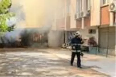 Mobilya atölyesi ve deposu alev alev yandı Mobilya atölyesi ve deposu alev alev yandı
