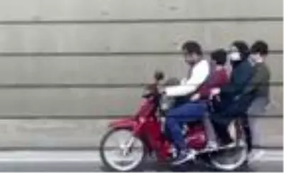 Bursa'da motosiklet üzerinde tehlikeli yolculuk Bursa'da motosiklet üzerinde tehlikeli yolculuk