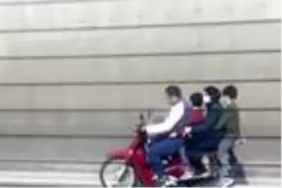 Bursa'da motosiklet üzerinde tehlikeli yolculuk Bursa'da motosiklet üzerinde tehlikeli yolculuk