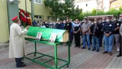 Müşteri tarafından darp edilerek hayatını kaybeden kargocu son yolculuğuna uğurlandı Müşteri tarafından darp edilerek hayatını kaybeden kargocu son yolculuğuna uğurlandı