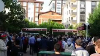 Müşteri tarafından darp edilerek hayatını kaybeden kargocu son yolculuğuna uğurlandı Müşteri tarafından darp edilerek hayatını kaybeden kargocu son yolculuğuna uğurlandı