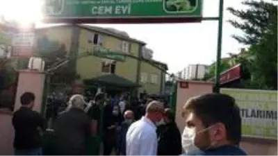 Müşteri tarafından darp edilerek hayatını kaybeden kargocu son yolculuğuna uğurlandı Müşteri tarafından darp edilerek hayatını kaybeden kargocu son yolculuğuna uğurlandı