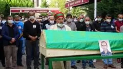 Müşteri tarafından darp edilerek hayatını kaybeden kargocu son yolculuğuna uğurlandı Müşteri tarafından darp edilerek hayatını kaybeden kargocu son yolculuğuna uğurlandı