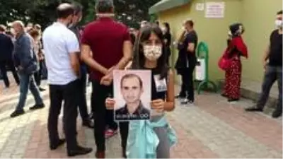 Müşteri tarafından darp edilerek hayatını kaybeden kargocu son yolculuğuna uğurlandı Müşteri tarafından darp edilerek hayatını kaybeden kargocu son yolculuğuna uğurlandı