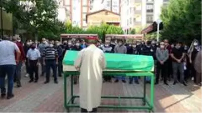 Müşteri tarafından darp edilerek hayatını kaybeden kargocu son yolculuğuna uğurlandı Müşteri tarafından darp edilerek hayatını kaybeden kargocu son yolculuğuna uğurlandı