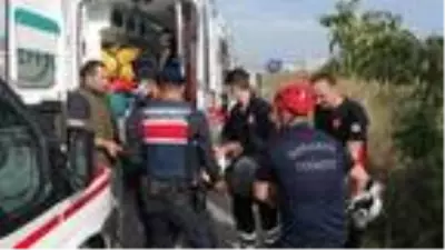 Otomobil bağa uçtu: Sürücü ve annesi yaralı Otomobil bağa uçtu: Sürücü ve annesi yaralı