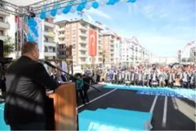 Palandöken'de yenilenen caddeler trafiğe açıldı Palandöken'de yenilenen caddeler trafiğe açıldı