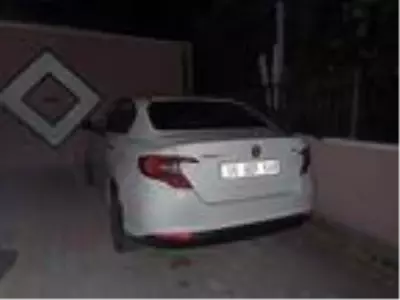 Son dakika: Polis otomobiline çarpan alkollü sürücü otoparkta yakalandı Son dakika: Polis otomobiline çarpan alkollü sürücü otoparkta yakalandı